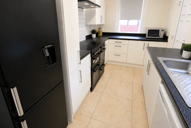 6 bed house, Winston Gardens, Headingley, Leeds, LS63LA - Image 2