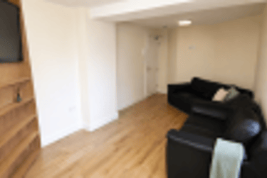 8 bed house, Hyde Terrace, Woodhouse, Leeds, LS29LN - Image 2