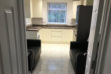 5 bed house, Danygraig Road, St Thomas, Swansea, SA18LY - Image 1