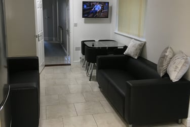 5 bed house, Danygraig Road, St Thomas, Swansea, SA18LY - Image 2