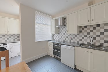 7 bed house, Argyle Avenue, Victoria park, Manchester, M145PX - Image 3