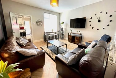 6 bed house, Seaford Street, Shelton, Stoke, ST42ET - Image 1