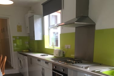 4 bed house, Burns Street, Abington, Northampton, NN13QE - Image 1