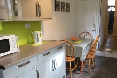 4 bed house, Burns Street, Abington, Northampton, NN13QE - Image 2