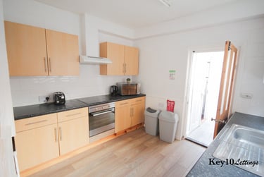 6 bed house, Francis Avenue, Southsea, Portsmouth, PO40HN - Image 11