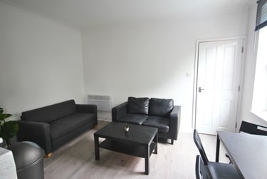 2 bed flat, Albert Road, Southsea, Portsmouth, PO40JT - Image 3