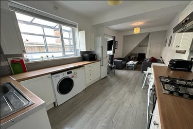 5 bed house, Jessie Road (Popular Student Road), Near university, Portsmouth, PO40EL - Image 3