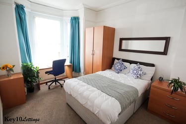 5 bed house, Francis Avenue, Southsea, Portsmouth, PO40HN - Image 1