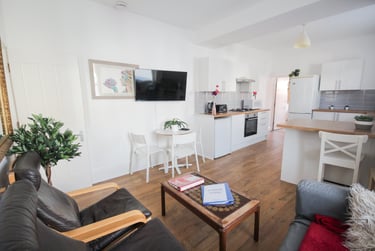 5 bed house, Apsley Road, University of portsmouth, Portsmouth, PO48RH - Image 1