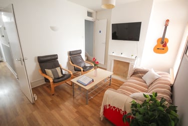 4 bed house, Lawson Road (ALL DOUBLE BEDROOMS), Southsea, Portsmouth, PO51SE - Image 1
