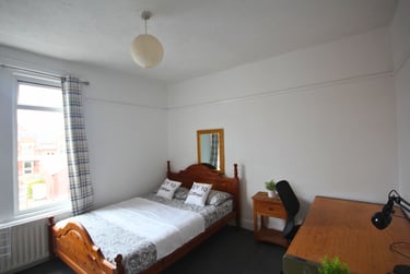 4 bed house, Heidelberg Road, Fratton, Portsmouth, PO40AS - Image 1