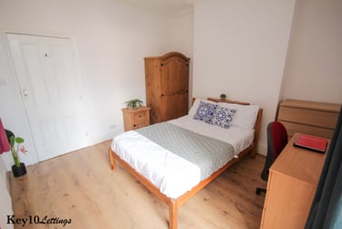 6 bed house, Francis Avenue, Southsea, Portsmouth, PO40HN - Image 3