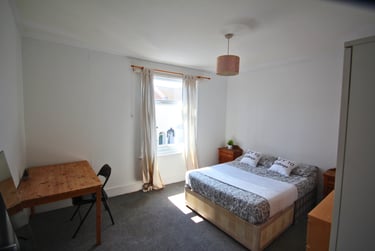 4 bed house, Jessie Road, Southsea, Portsmouth, PO40EJ - Image 2