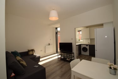 3 bed house, Carlton Avenue, Rusholme, Manchester, M147WL - Image 1