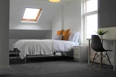 11 bed house, Parkfield Street, Rusholme, Manchester, M144PN - Image 2