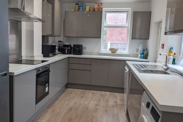 6 bed house, Platt Lane, Victoria Park, Manchester, M145XE - Image 1