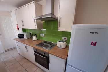 3 bed house, Camden street, Near university, Middlesbrough, TS12EG - Image 1