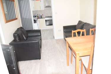 5 bed house, Moseley Road, Fallowfield, Manchester, M146PA - Image 2