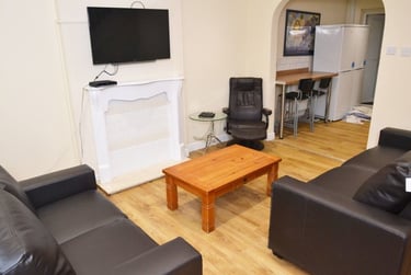 6 bed house, Chervil Close, Fallowfield, Manchester, M147DP - Image 3