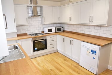 6 bed house, Chervil Close, Fallowfield, Manchester, M147DP - Image 1