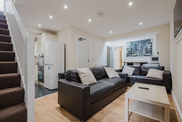 7 bed house, Redshaw Close, Fallowfield, Manchester, M146JB - Image 1