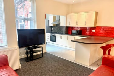 6 bed house, Hoole road, Broomhill, Sheffield, S105BH - Image 1