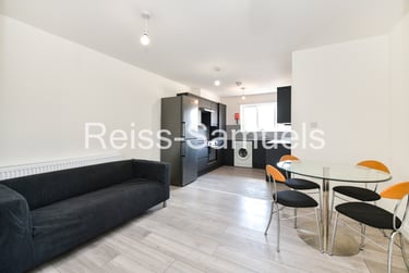3 bed flat, Ambassador Square, Isle of Dogs, London, E149UX - Image 1