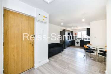 3 bed flat, Ambassador Square, Isle of Dogs, London, E149UX - Image 5