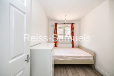 3 bed flat, Ambassador Square, Isle of Dogs, London, E149UX - Image 10