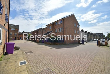 3 bed flat, Ambassador Square, Isle of Dogs, London, E149UX - Image 14