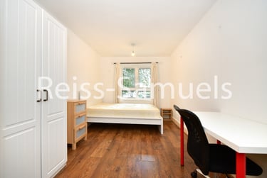 3 bed flat, St. Davids Square, Isle of Dogs, London, E143WB - Image 4