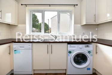 3 bed flat, Ambassador Square, Isle of Dogs, London, E149UX - Image 4
