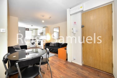 3 bed flat, Ambassador Square, Isle of Dogs, London, E149UX - Image 5