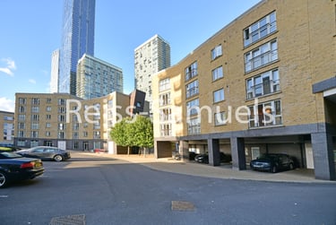 2 bed flat, Westferry Road, Canary Wharf, London, E148LS - Image 1