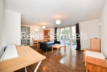 2 bed flat, Westferry Road, Canary Wharf, London, E148LS - Image 2