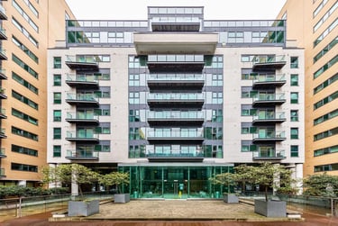 2 bed flat, Millharbour, Isle of Dogs, London, E149NA - Image 2