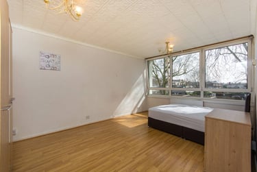 4 bed flat, Lorrimore Square, Kennington, London, SE173QU - Image 1
