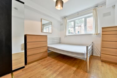 1 bed flat, Ambassador Square, Isle of Dogs, London, E149UX - Image 1