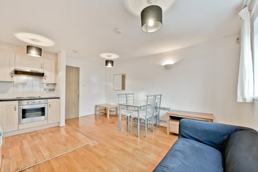 1 bed flat, Ambassador Square, Isle of Dogs, London, E149UX - Image 2