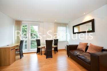 1 bed flat, Westferry Road, Isle of Dogs, London, E143RS - Image 2