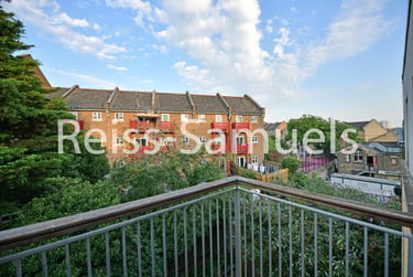 1 bed flat, Westferry Road, Isle of Dogs, London, E143RS - Image 3