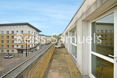 1 bed flat, Westferry Road, Isle of Dogs, London, E143RS - Image 1