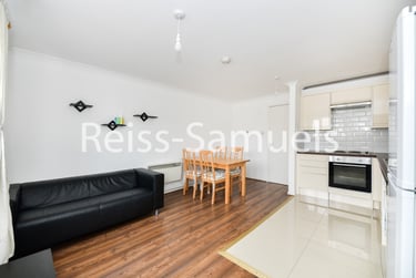 1 bed flat, Ambassador Square, Isle of Dogs, London, E149UX - Image 1