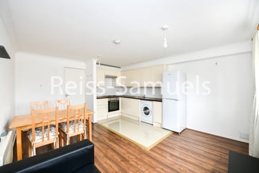 1 bed flat, Ambassador Square, Isle of Dogs, London, E149UX - Image 3