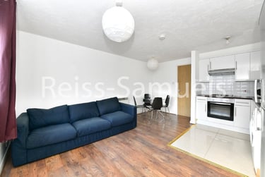 1 bed flat, Ambassador Square, Isle of Dogs, London, E149UX - Image 4