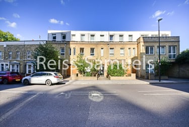 1 bed flat, Westferry Road, Isle of Dogs, London, E143RS - Image 2