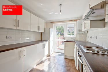 4 bed house, Manchester Road, Isle of Dogs, London, E143BE - Image 1