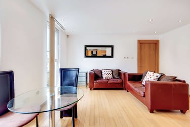1 bed flat, Westferry Road, Isle of Dogs, London, E143RS - Image 1