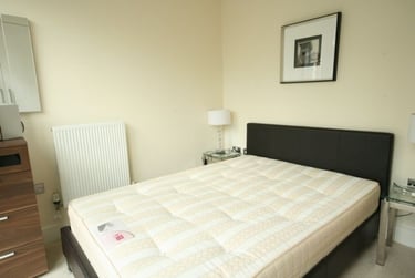 1 bed flat, Telegraph Place, Isle of Dogs, London, E149XD - Image 2