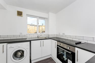 1 bed flat, Telegraph Place, Isle of Dogs, London, E149XD - Image 3